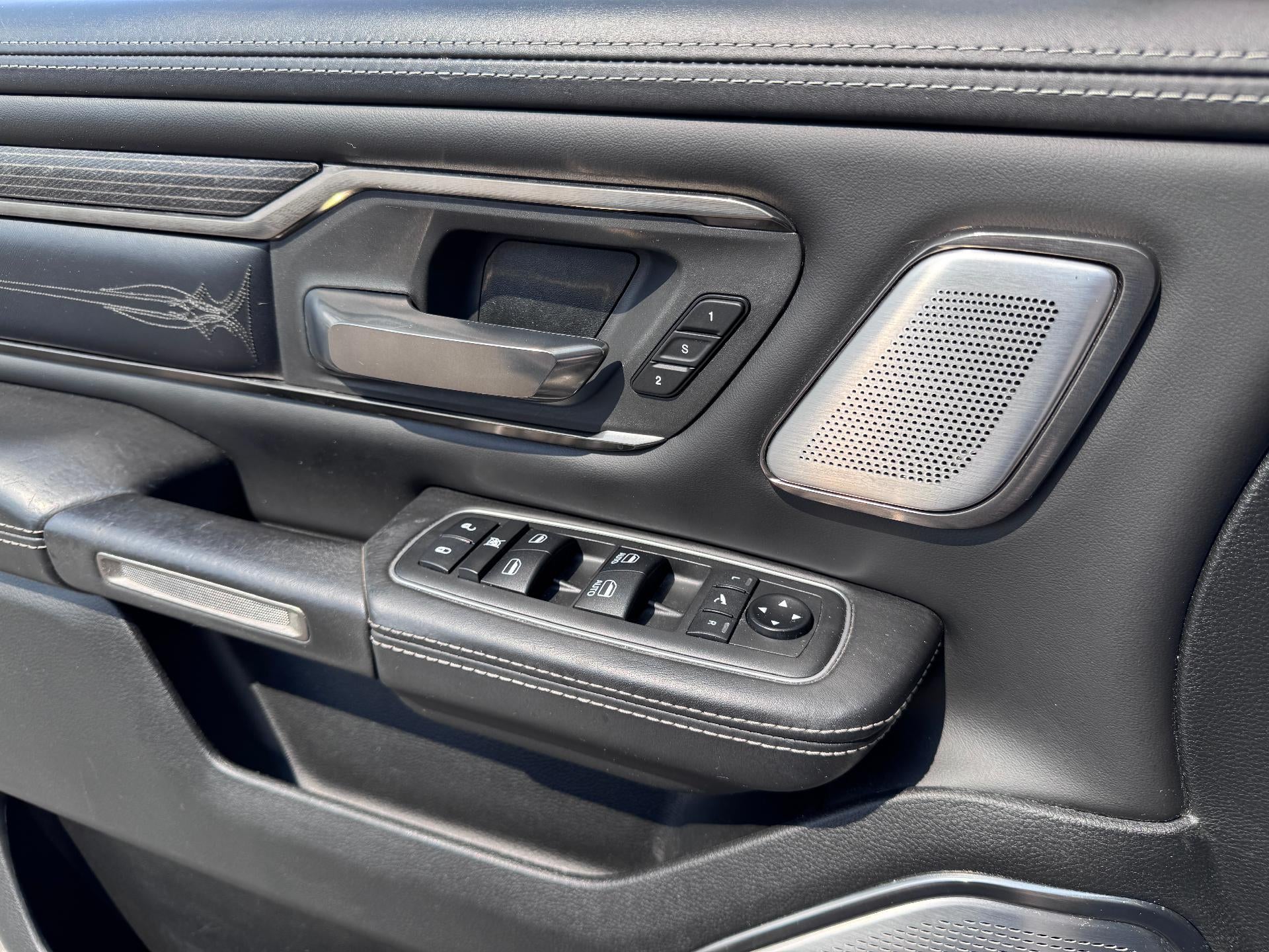 2019 RAM 1500 LIMITED / CREW / 5.7 LITER HEMI / SUNROOF / SHORT BOX / LOCAL TRADE