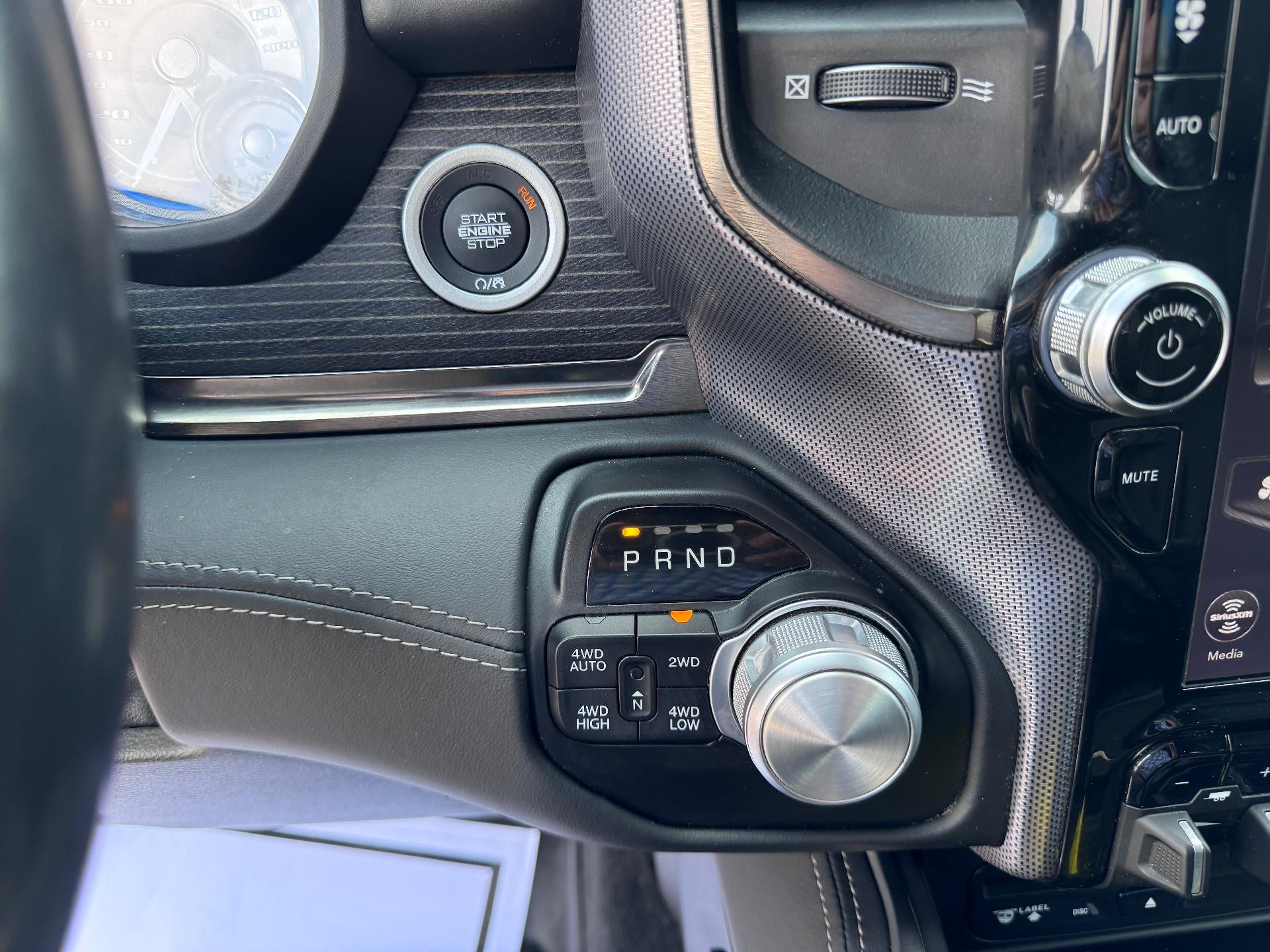 2019 RAM 1500 LIMITED / CREW / 5.7 LITER HEMI / SUNROOF / SHORT BOX / LOCAL TRADE