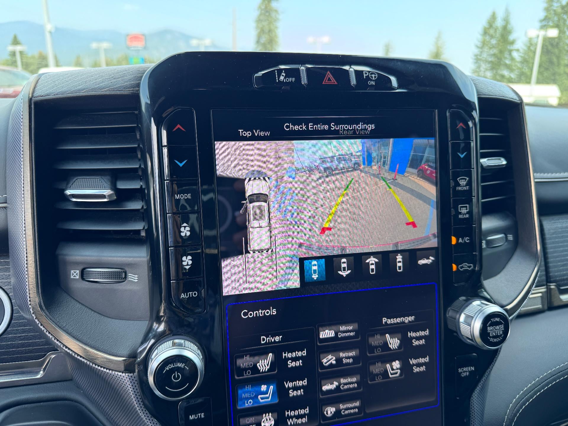 2019 RAM 1500 LIMITED / CREW / 5.7 LITER HEMI / SUNROOF / SHORT BOX / LOCAL TRADE