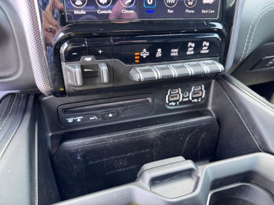 2019 RAM 1500 LIMITED / CREW / 5.7 LITER HEMI / SUNROOF / SHORT BOX / LOCAL TRADE