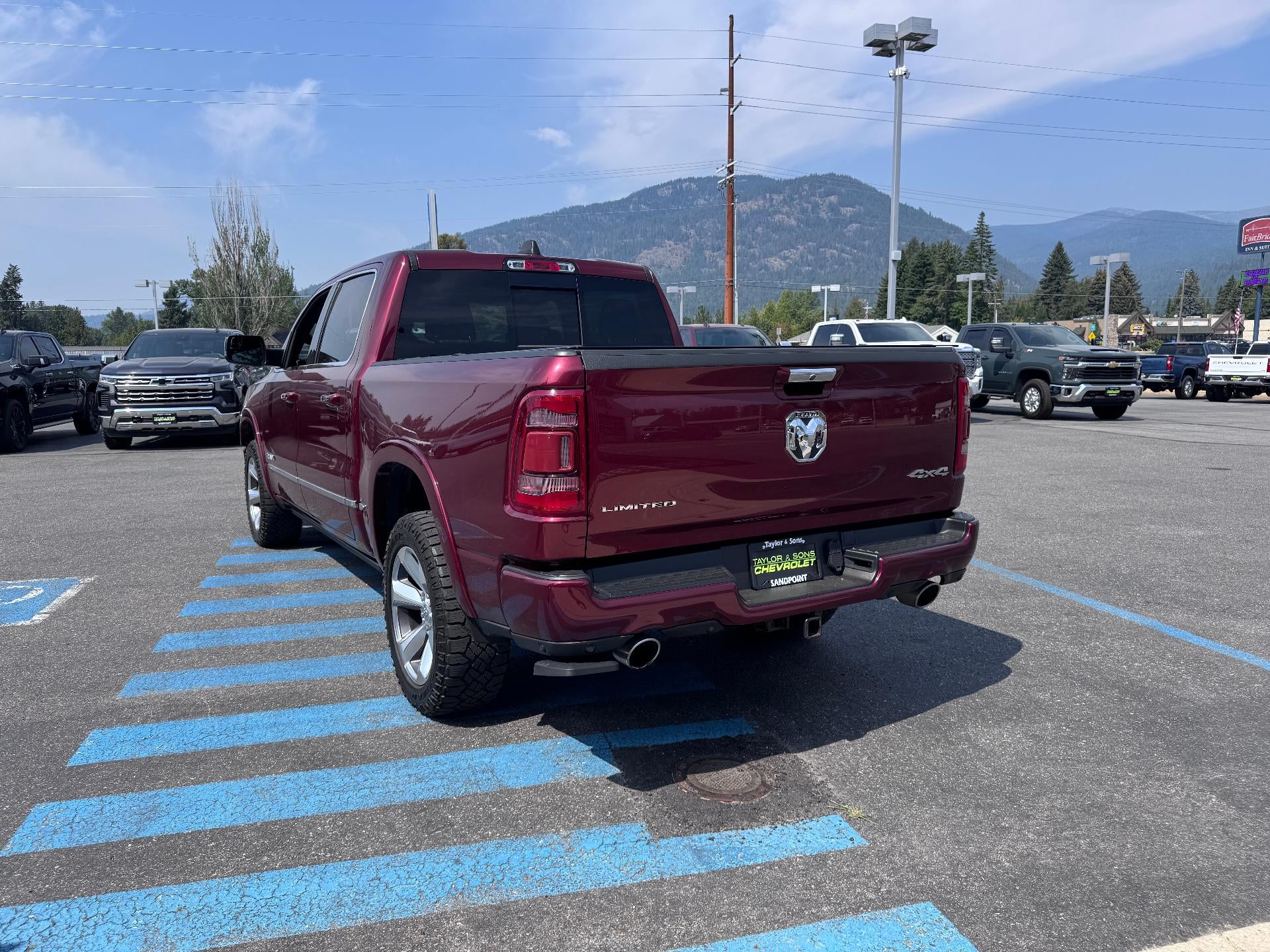 2019 RAM 1500 LIMITED / CREW / 5.7 LITER HEMI / SUNROOF / SHORT BOX / LOCAL TRADE