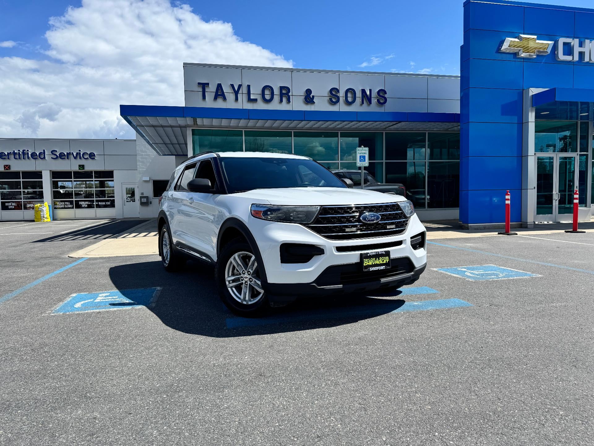 2020 Ford Explorer XLT / ALL WHEEL DRIVE / 3RD ROW SEAT / LOCAL TRADE