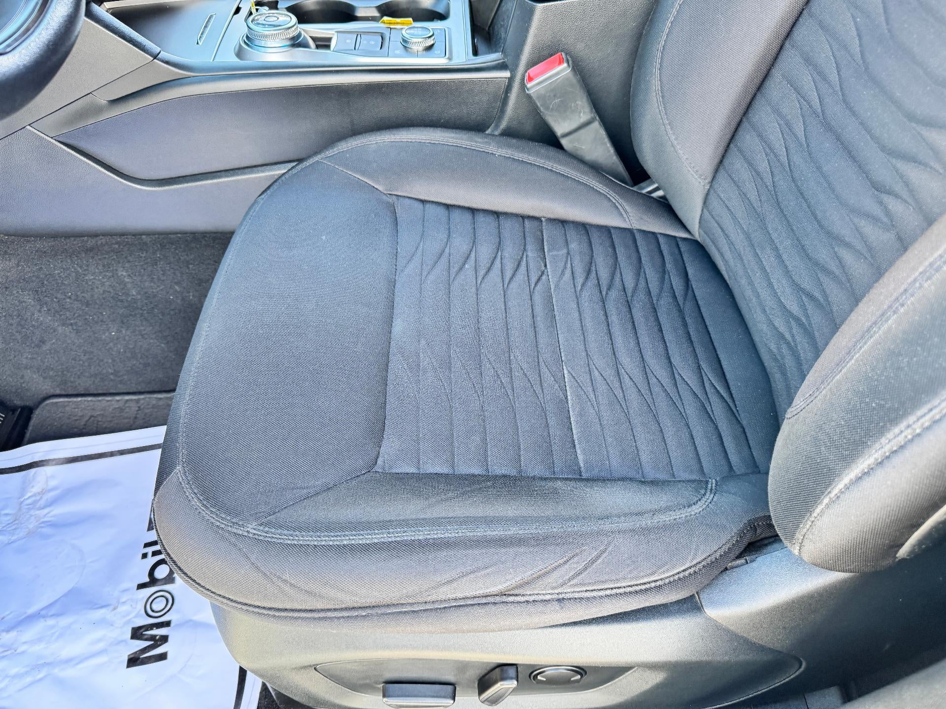 2020 Ford Explorer XLT / ALL WHEEL DRIVE / 3RD ROW SEAT / LOCAL TRADE