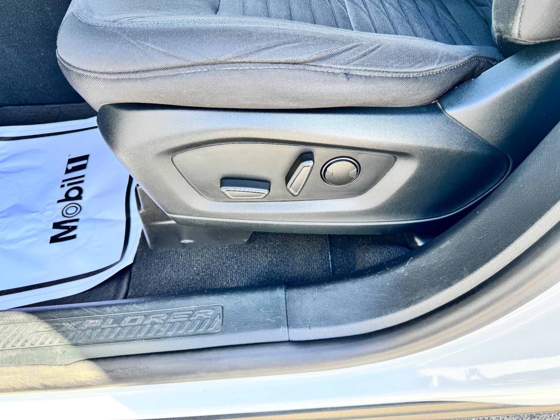 2020 Ford Explorer XLT / ALL WHEEL DRIVE / 3RD ROW SEAT / LOCAL TRADE