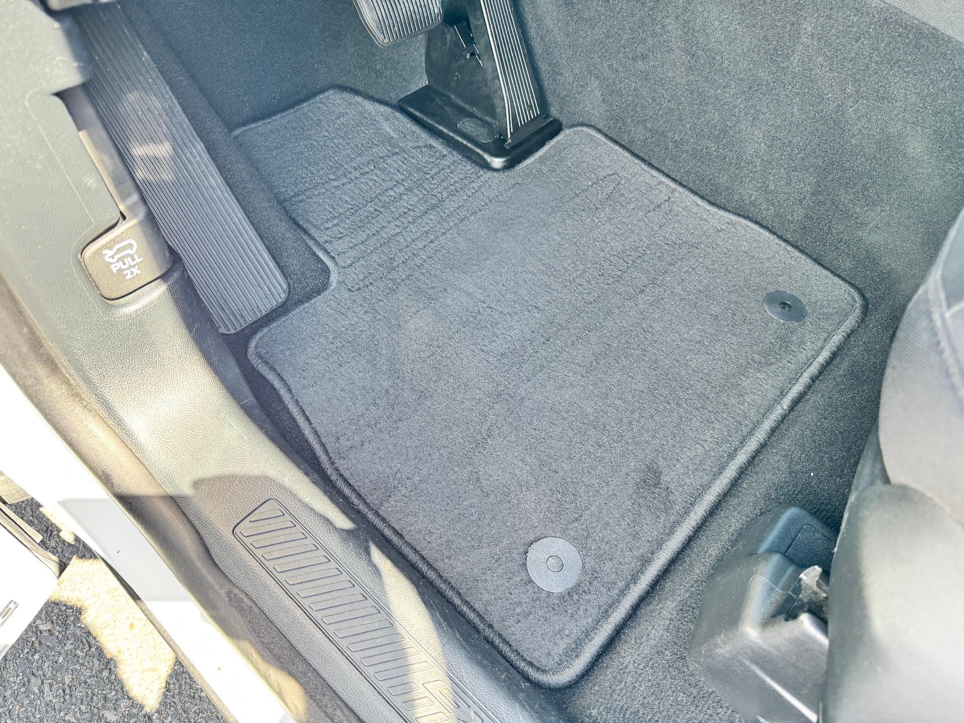 2020 Ford Explorer XLT / ALL WHEEL DRIVE / 3RD ROW SEAT / LOCAL TRADE