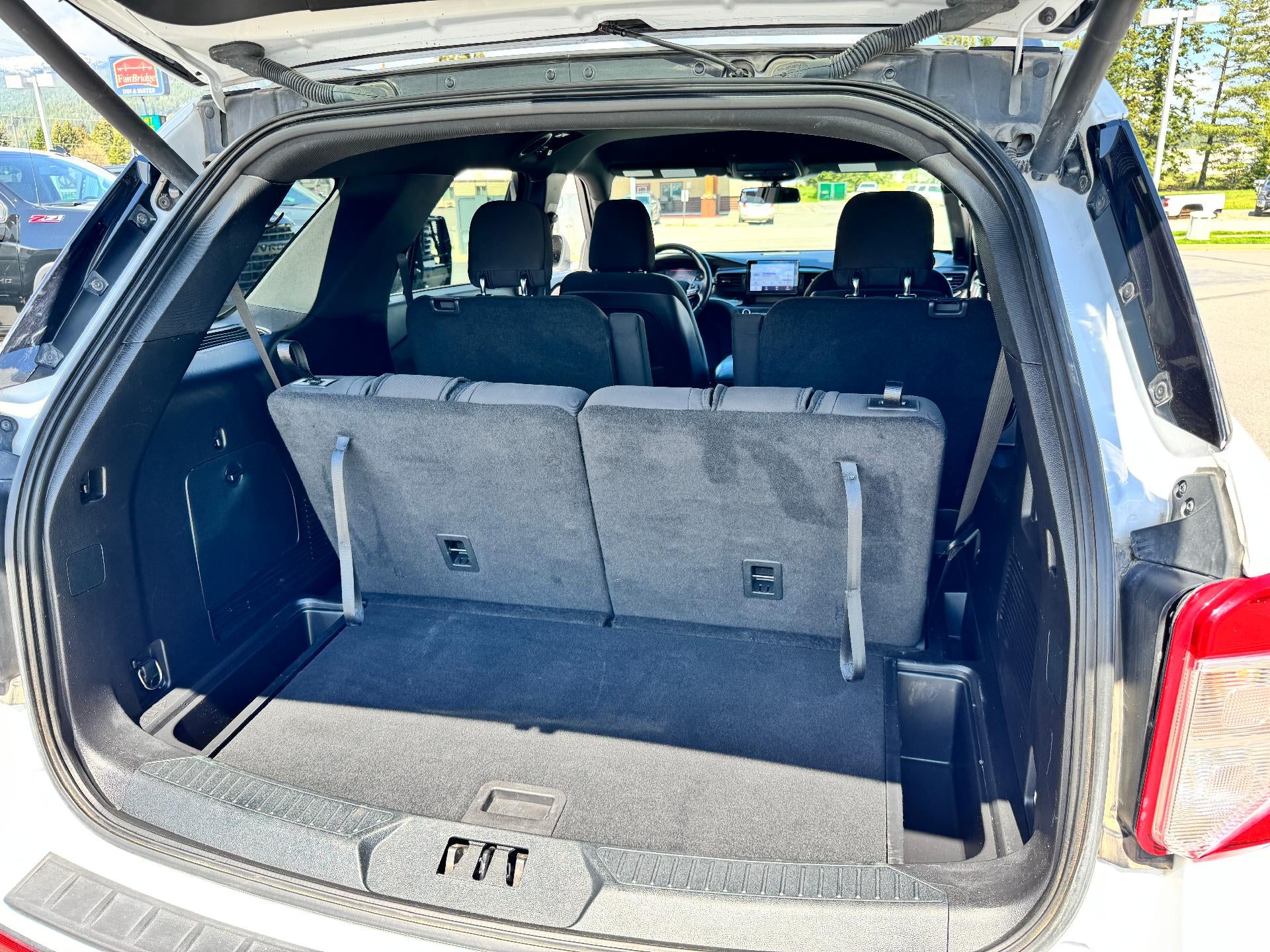 2020 Ford Explorer XLT / ALL WHEEL DRIVE / 3RD ROW SEAT / LOCAL TRADE