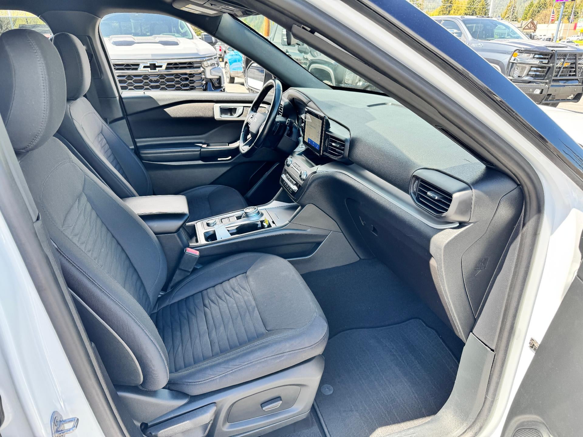 2020 Ford Explorer XLT / ALL WHEEL DRIVE / 3RD ROW SEAT / LOCAL TRADE