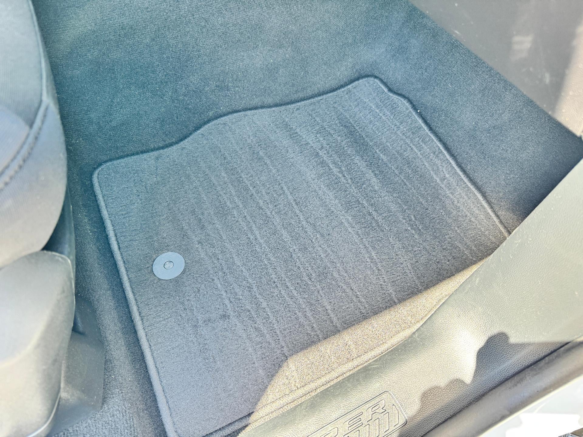 2020 Ford Explorer XLT / ALL WHEEL DRIVE / 3RD ROW SEAT / LOCAL TRADE