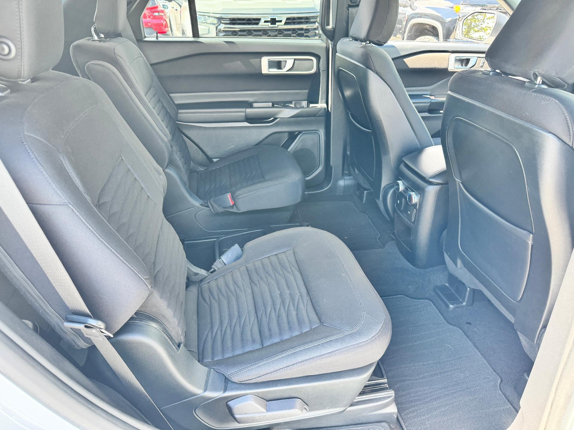 2020 Ford Explorer XLT / ALL WHEEL DRIVE / 3RD ROW SEAT / LOCAL TRADE