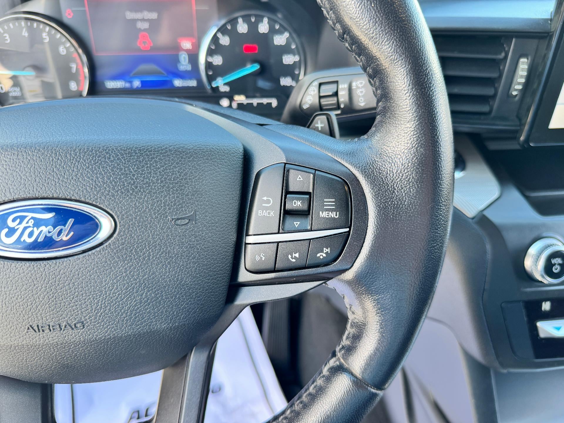 2020 Ford Explorer XLT / ALL WHEEL DRIVE / 3RD ROW SEAT / LOCAL TRADE