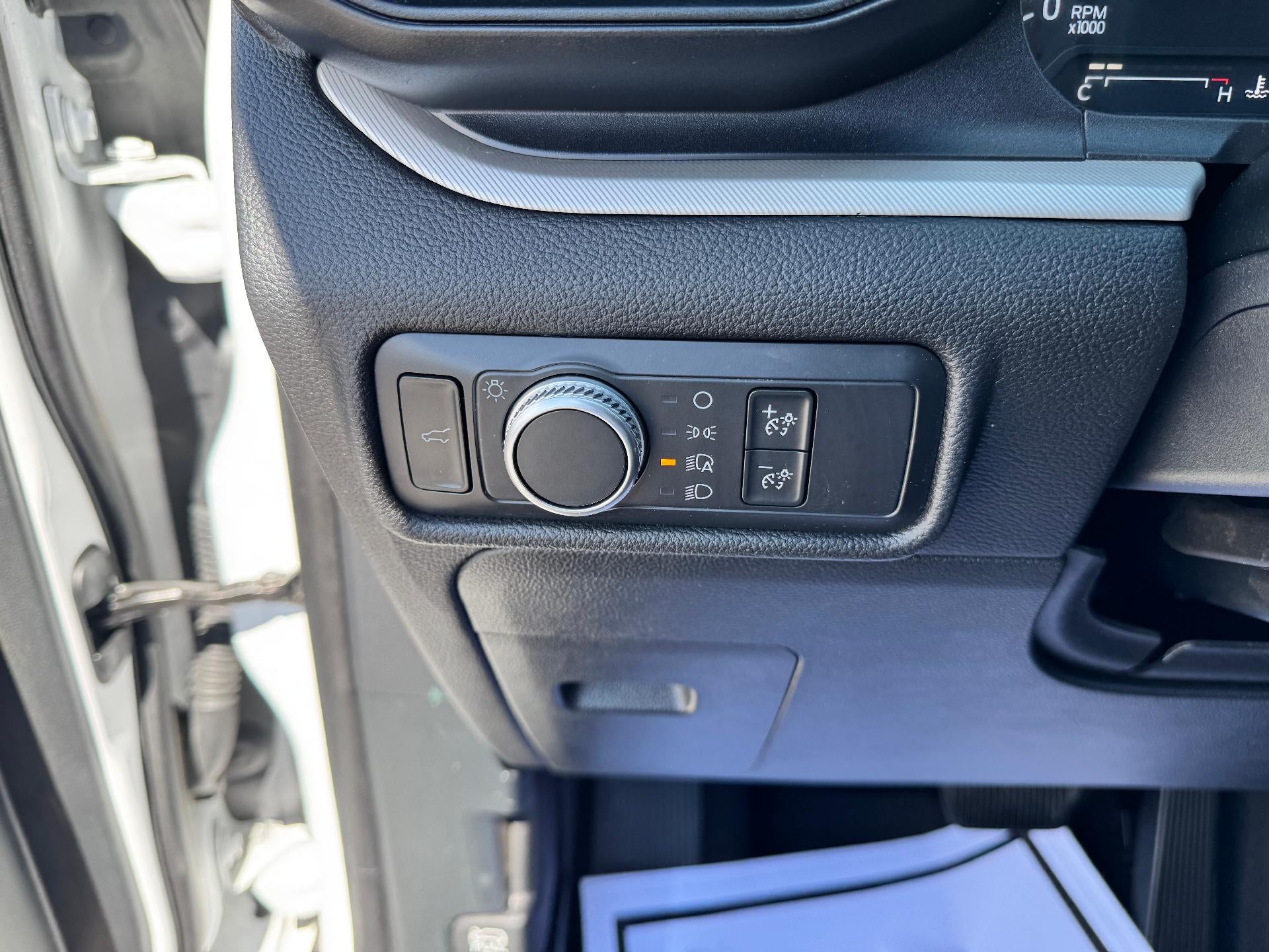 2020 Ford Explorer XLT / ALL WHEEL DRIVE / 3RD ROW SEAT / LOCAL TRADE
