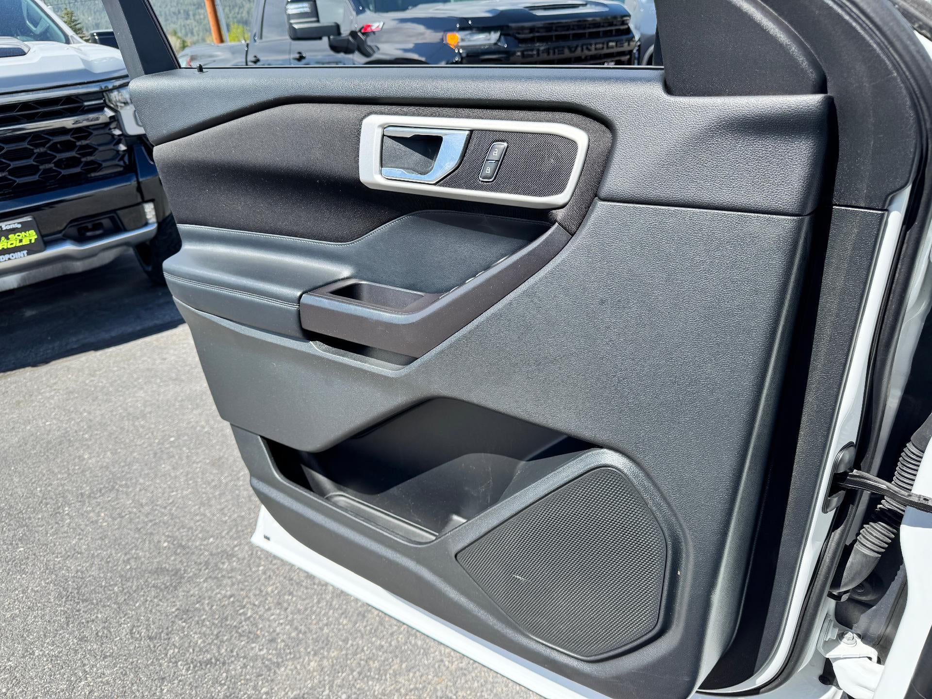 2020 Ford Explorer XLT / ALL WHEEL DRIVE / 3RD ROW SEAT / LOCAL TRADE