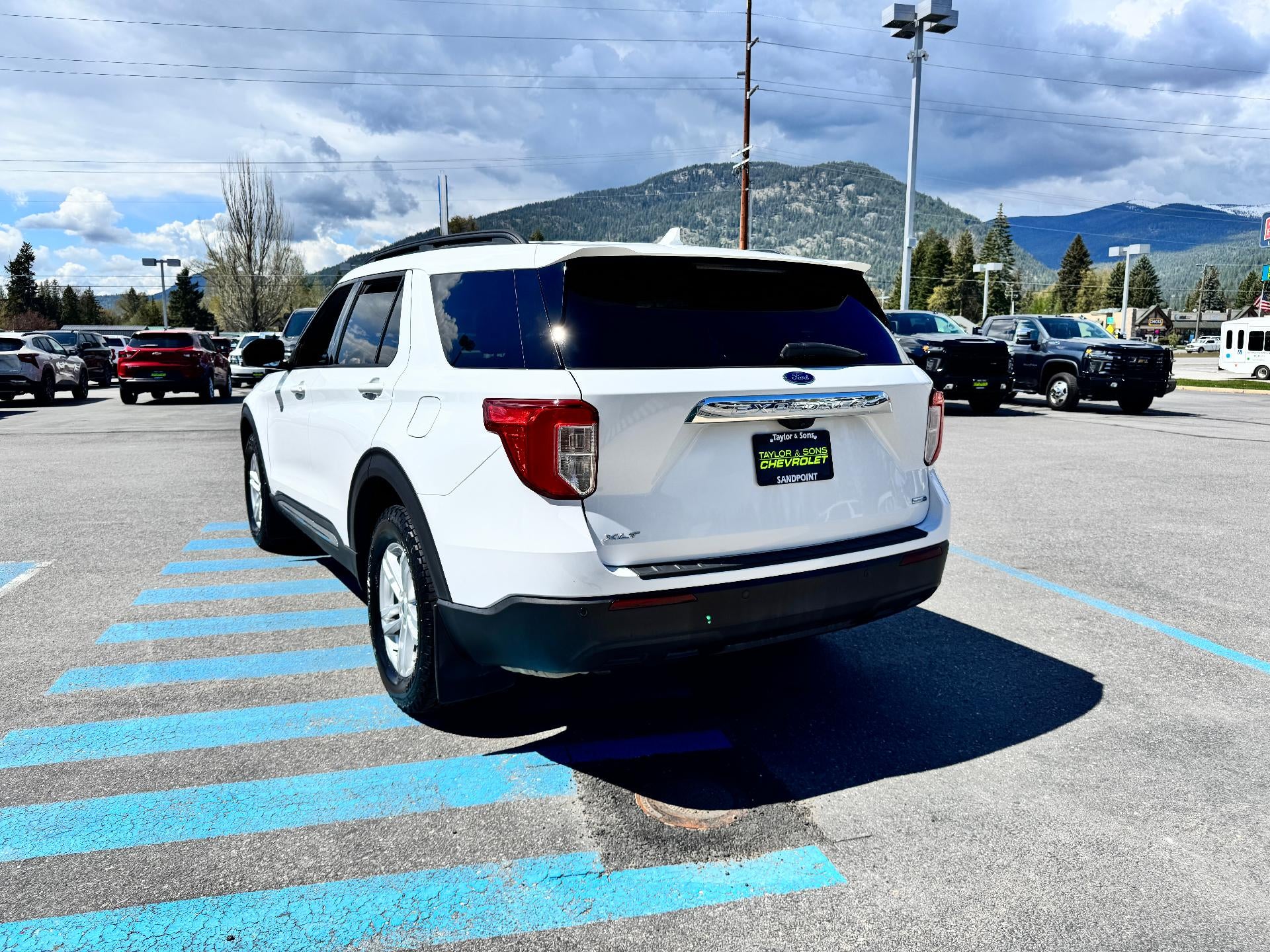 2020 Ford Explorer XLT / ALL WHEEL DRIVE / 3RD ROW SEAT / LOCAL TRADE