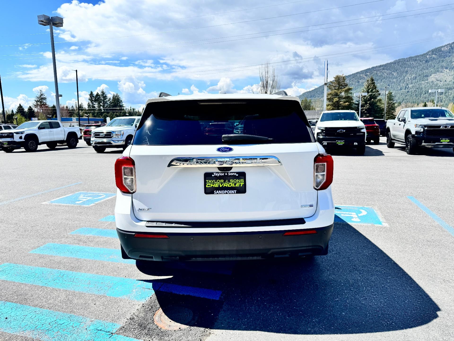 2020 Ford Explorer XLT / ALL WHEEL DRIVE / 3RD ROW SEAT / LOCAL TRADE