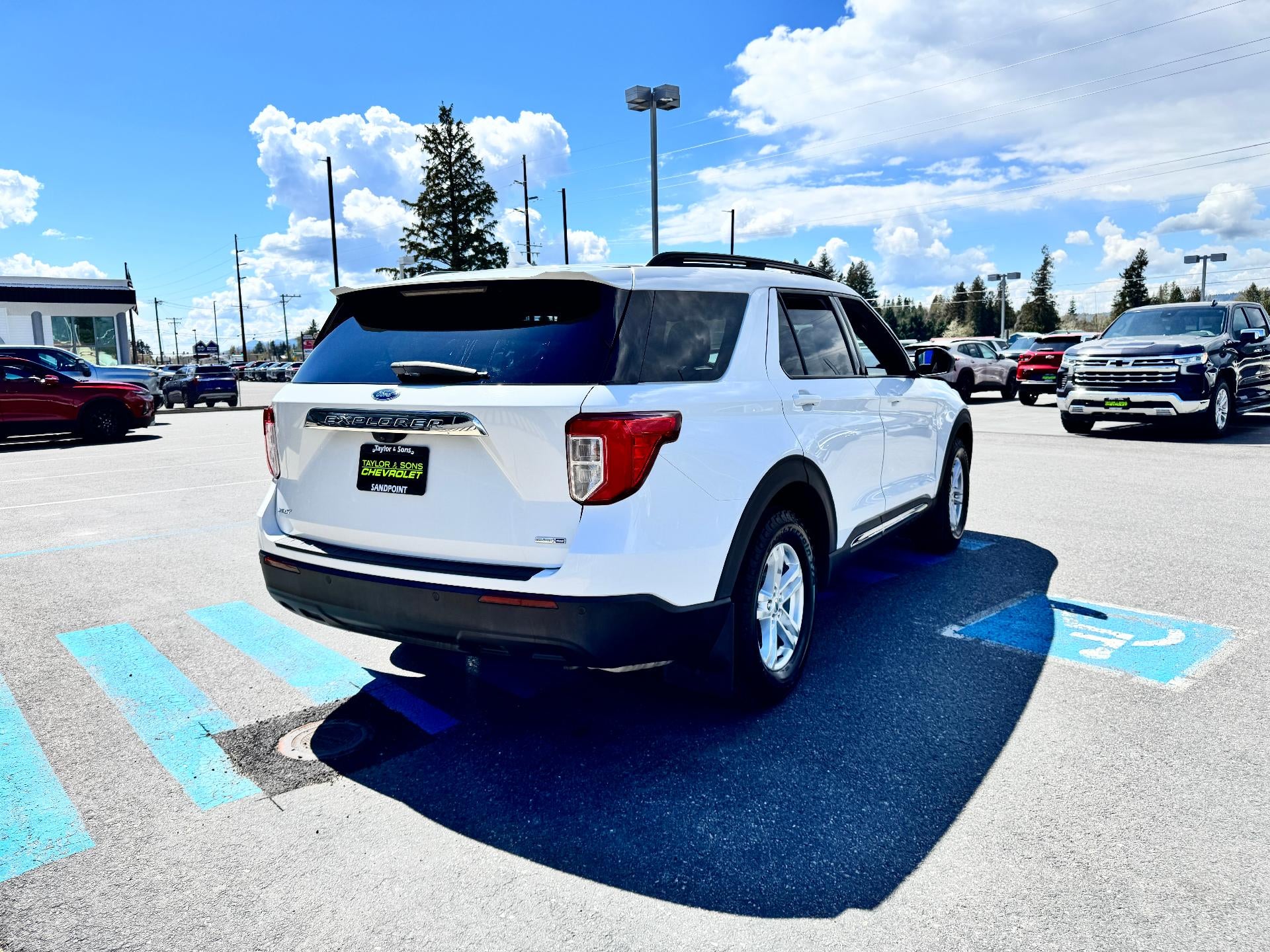 2020 Ford Explorer XLT / ALL WHEEL DRIVE / 3RD ROW SEAT / LOCAL TRADE