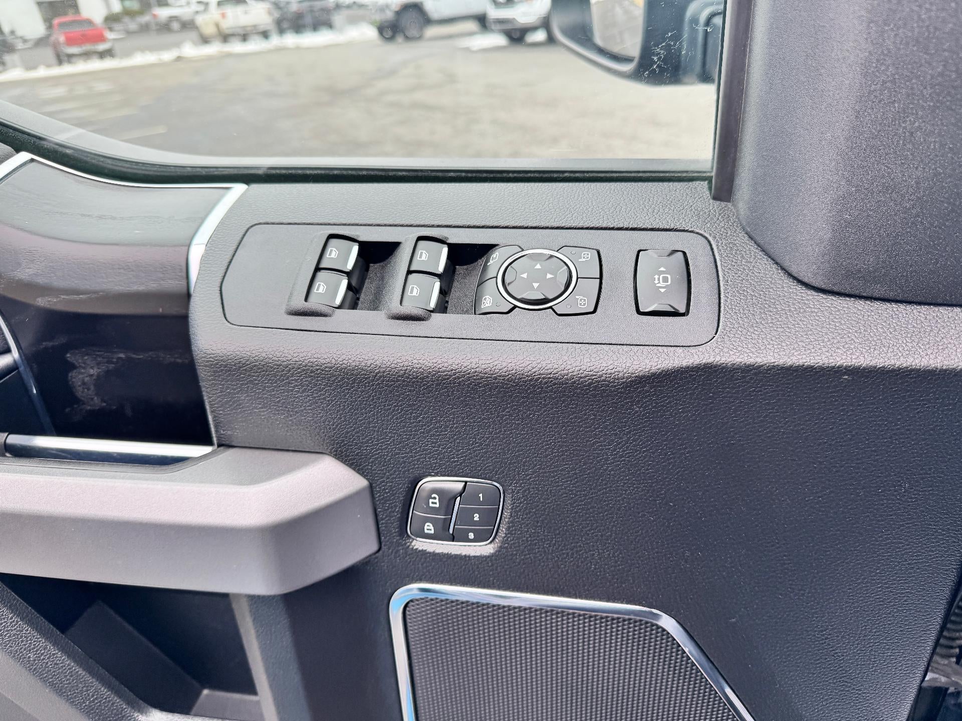 2019 Ford Super Duty F-350 SRW PLATINUM / CREW / 6.7 POWERSTROKE / ULTIMATE PCKG / STANDARD BOX / 69K MILES