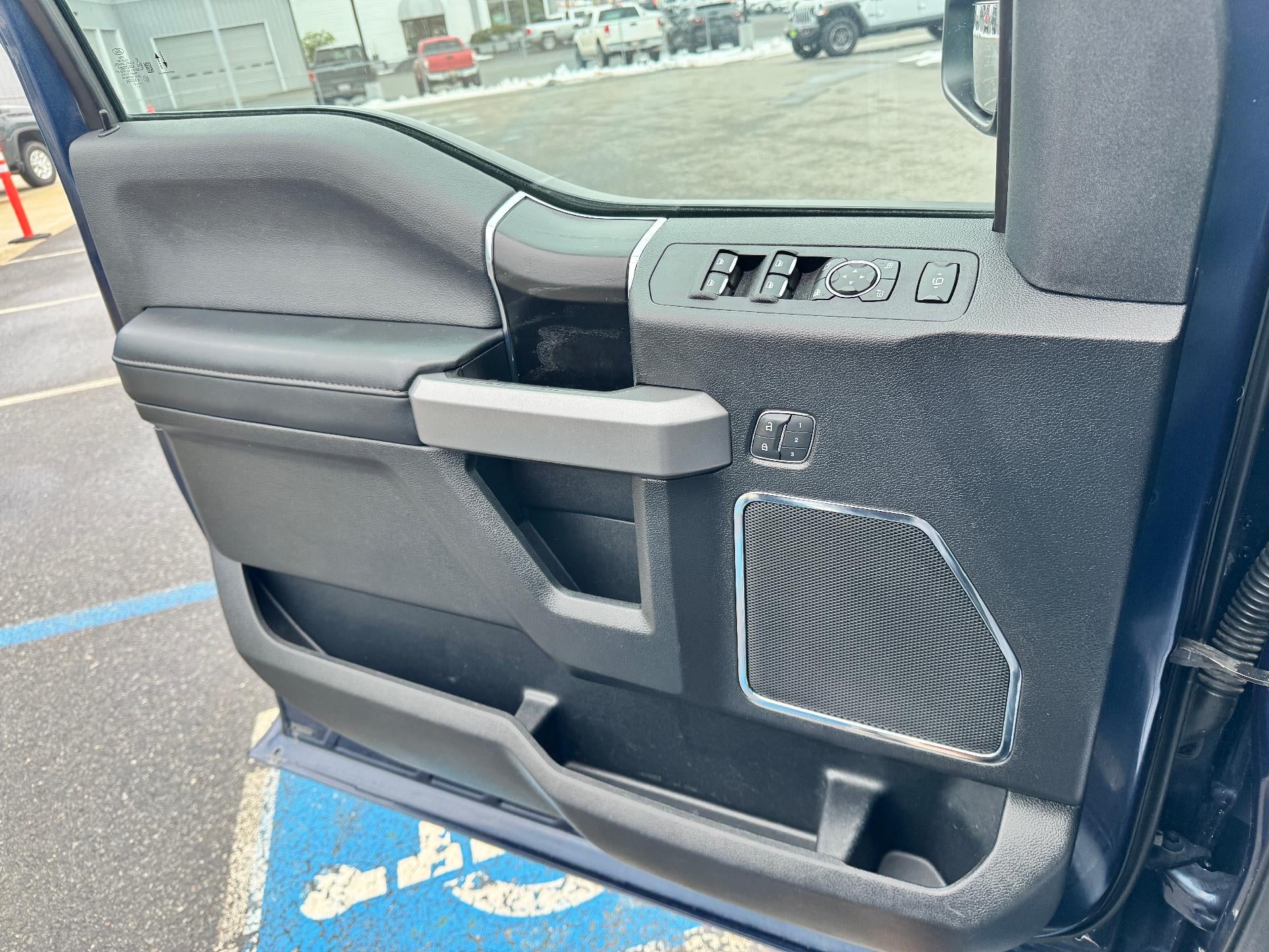 2019 Ford Super Duty F-350 SRW PLATINUM / CREW / 6.7 POWERSTROKE / ULTIMATE PCKG / STANDARD BOX / 69K MILES