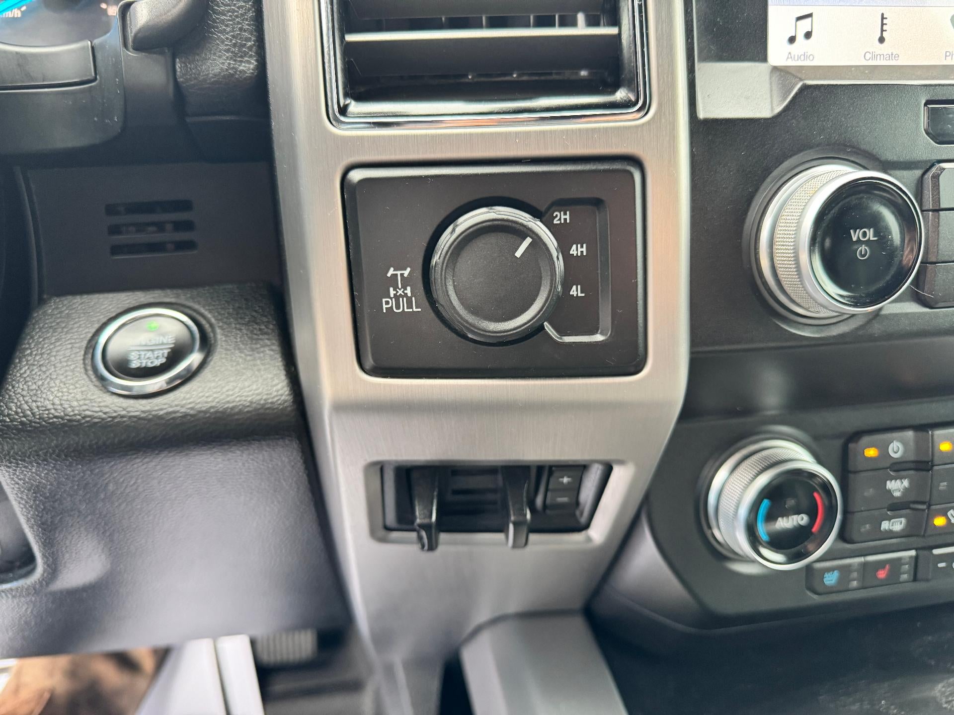 2019 Ford Super Duty F-350 SRW PLATINUM / CREW / 6.7 POWERSTROKE / ULTIMATE PCKG / STANDARD BOX / 69K MILES