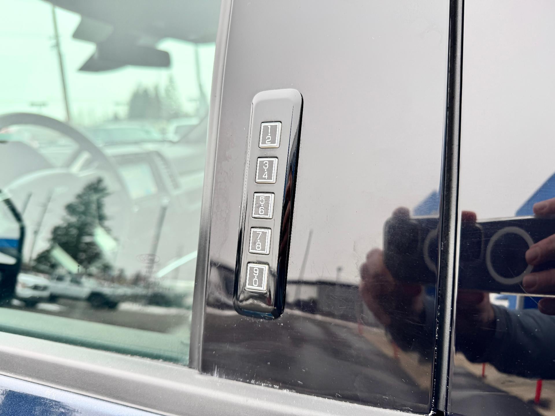 2019 Ford Super Duty F-350 SRW PLATINUM / CREW / 6.7 POWERSTROKE / ULTIMATE PCKG / STANDARD BOX / 69K MILES