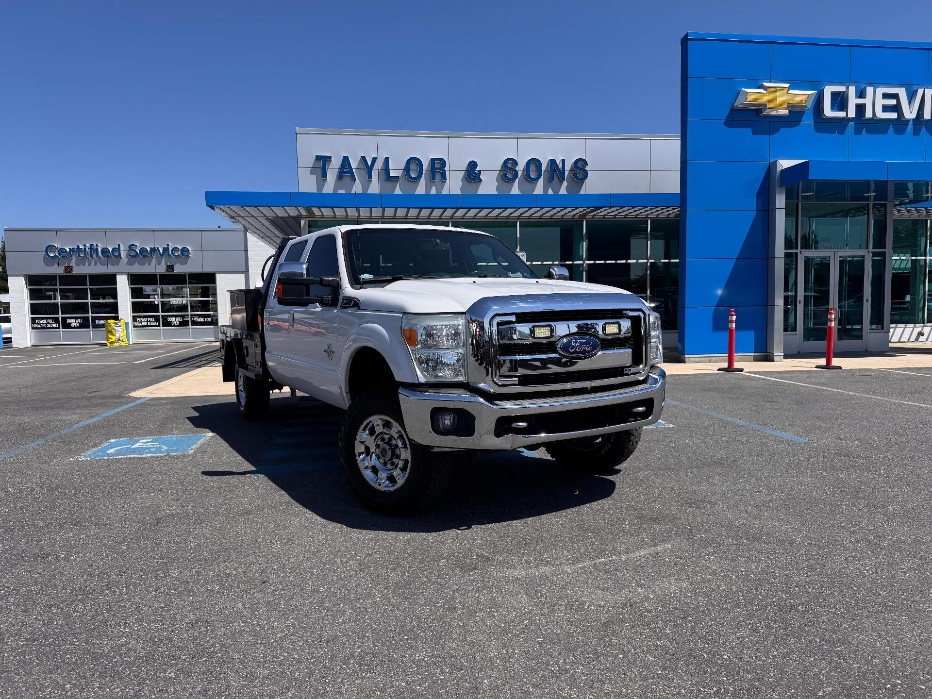 2013 Ford Super Duty F-350 SRW LARIAT / CREW / 6.7 POWERSTROKE / 8' FLAT BED / LOCAL TRADE