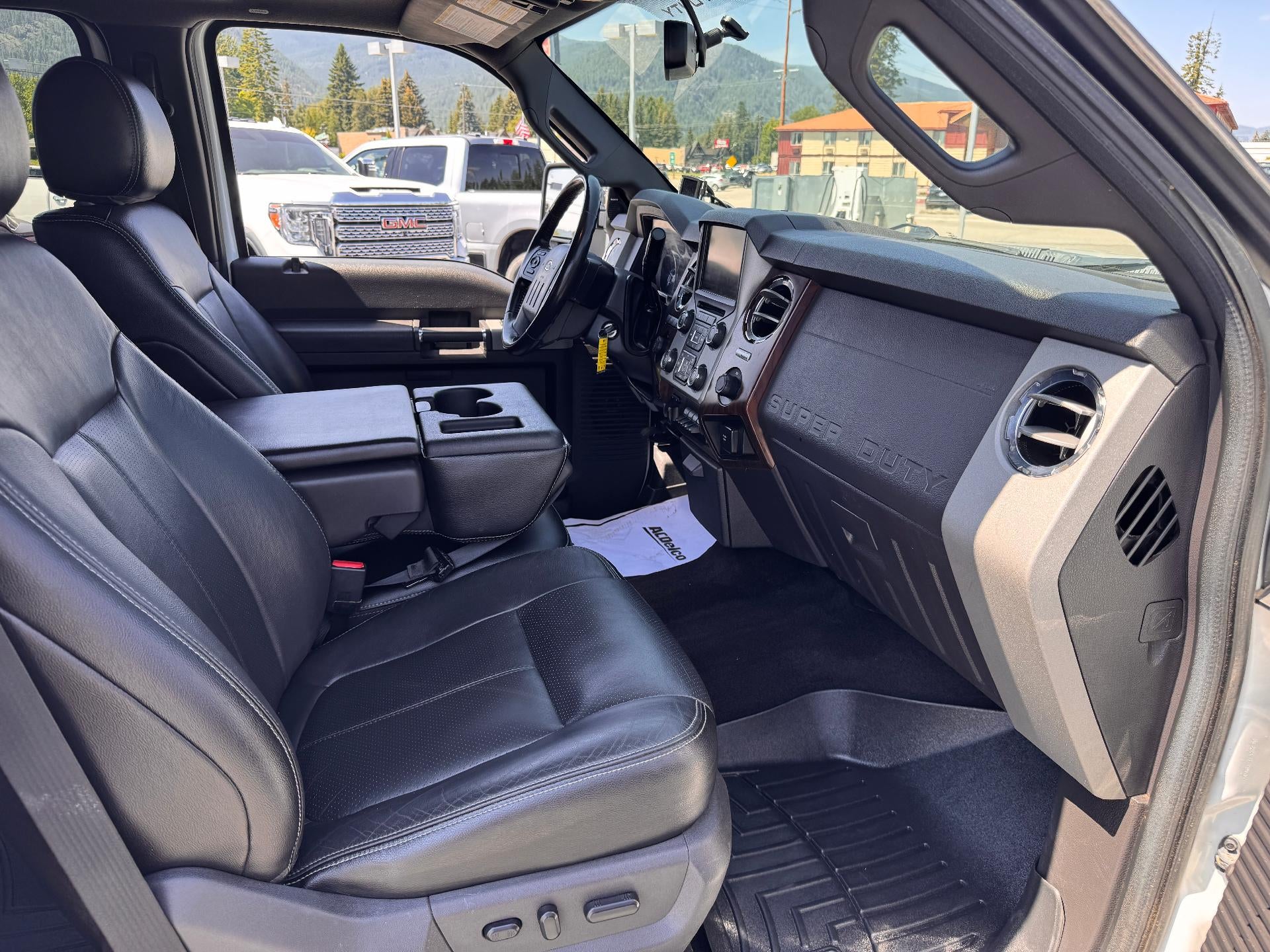 2013 Ford Super Duty F-350 SRW LARIAT / CREW / 6.7 POWERSTROKE / 8' FLAT BED / LOCAL TRADE