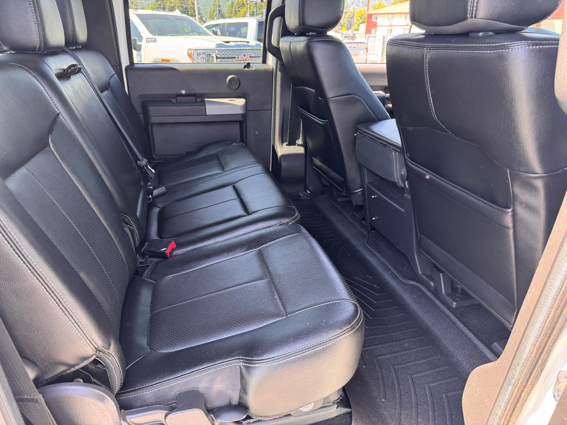 2013 Ford Super Duty F-350 SRW LARIAT / CREW / 6.7 POWERSTROKE / 8' FLAT BED / LOCAL TRADE