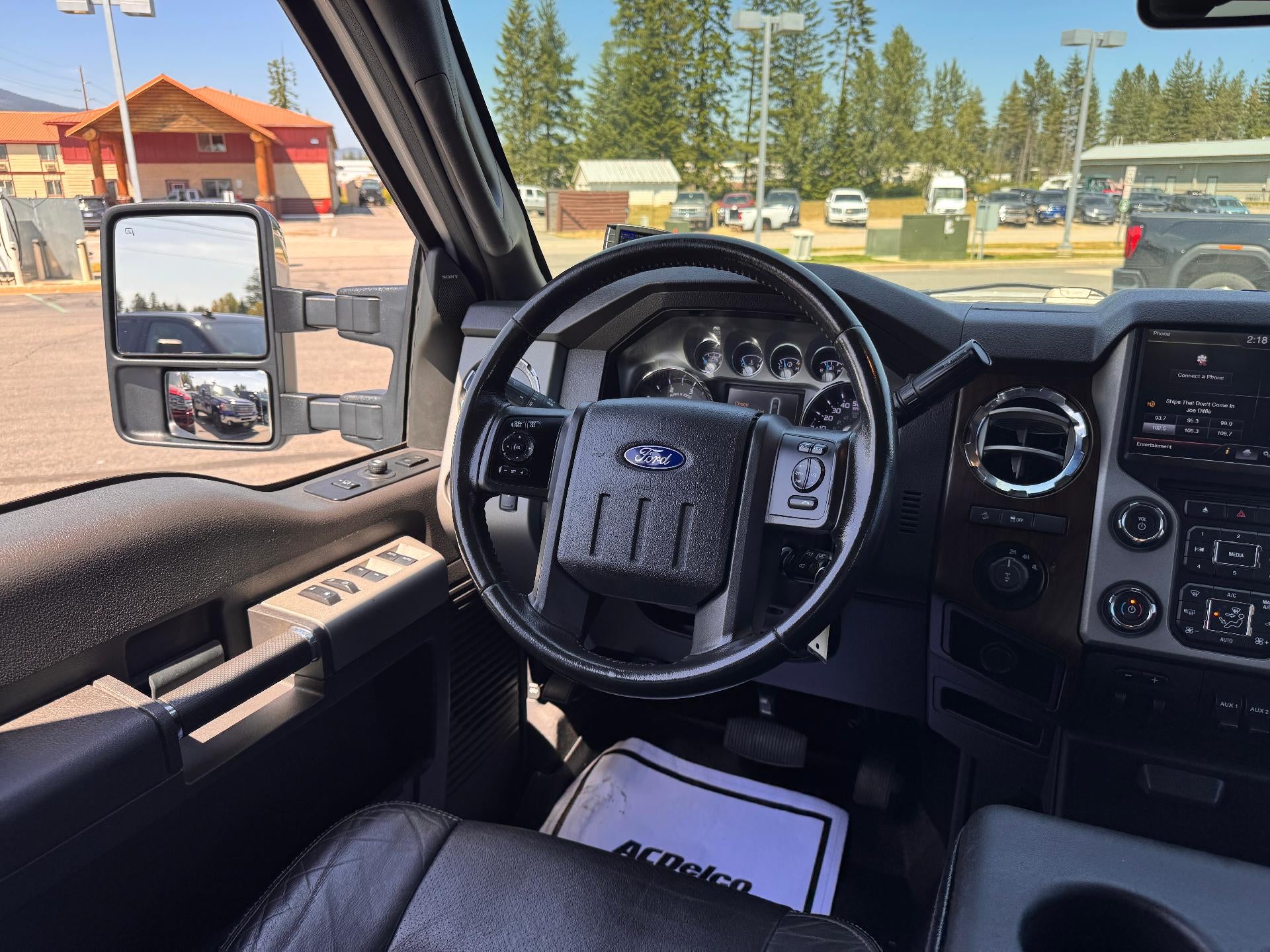 2013 Ford Super Duty F-350 SRW LARIAT / CREW / 6.7 POWERSTROKE / 8' FLAT BED / LOCAL TRADE