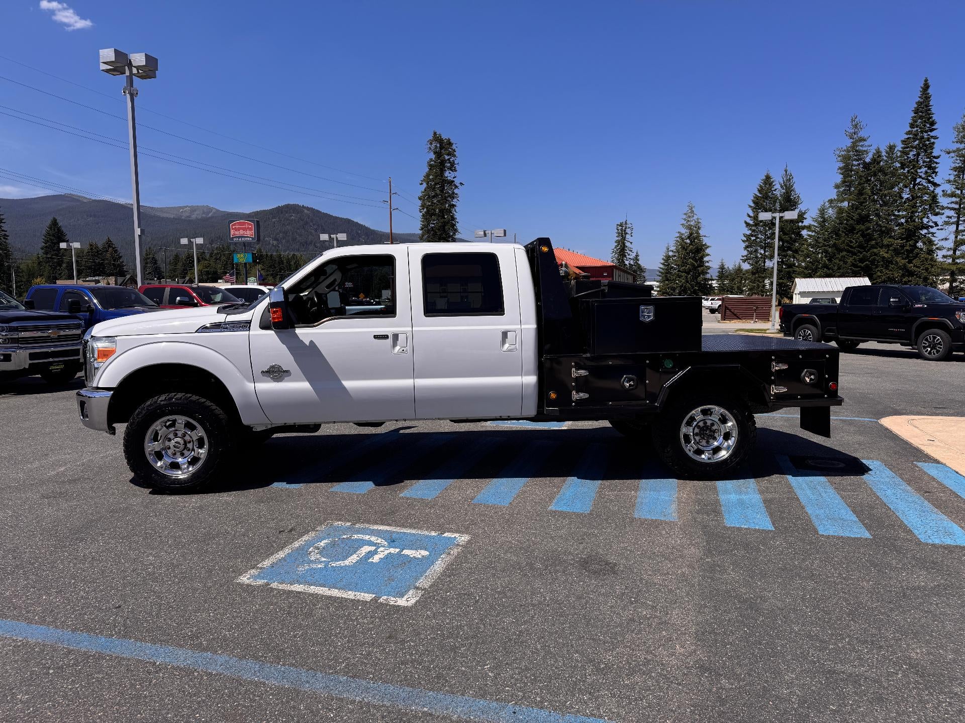 2013 Ford Super Duty F-350 SRW LARIAT / CREW / 6.7 POWERSTROKE / 8' FLAT BED / LOCAL TRADE