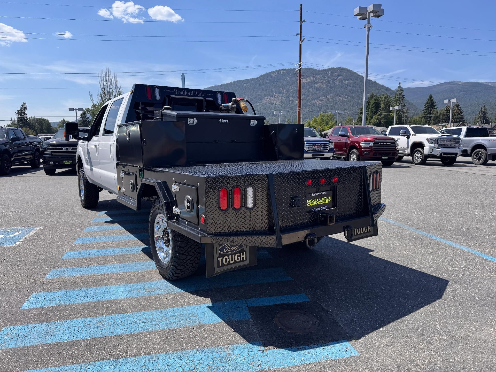 2013 Ford Super Duty F-350 SRW LARIAT / CREW / 6.7 POWERSTROKE / 8' FLAT BED / LOCAL TRADE