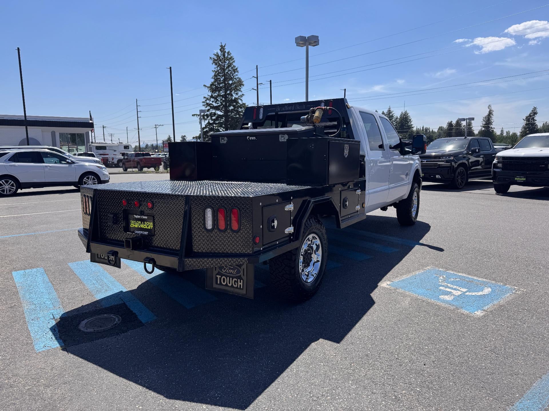2013 Ford Super Duty F-350 SRW LARIAT / CREW / 6.7 POWERSTROKE / 8' FLAT BED / LOCAL TRADE