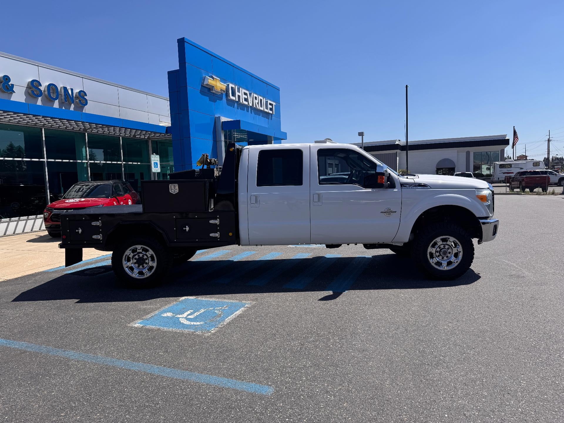 2013 Ford Super Duty F-350 SRW LARIAT / CREW / 6.7 POWERSTROKE / 8' FLAT BED / LOCAL TRADE