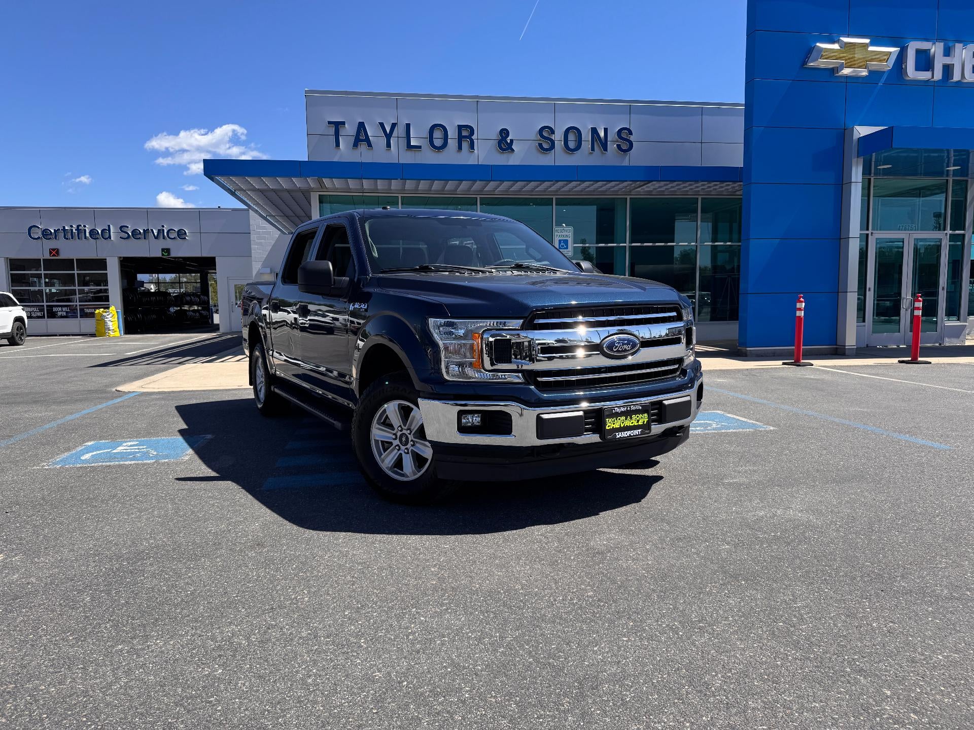 2018 Ford F-150 XLT / CREW / 5.0 LITER V8 / SHORT BOX / LOCAL TRADE