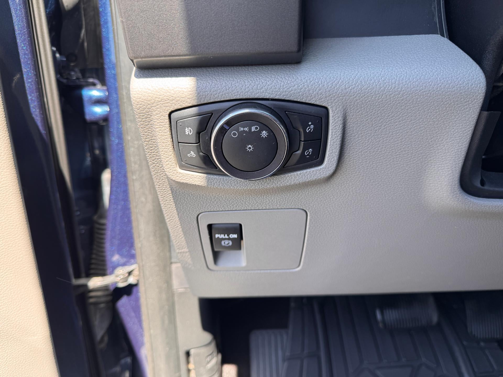 2018 Ford F-150 XLT / CREW / 5.0 LITER V8 / SHORT BOX / LOCAL TRADE