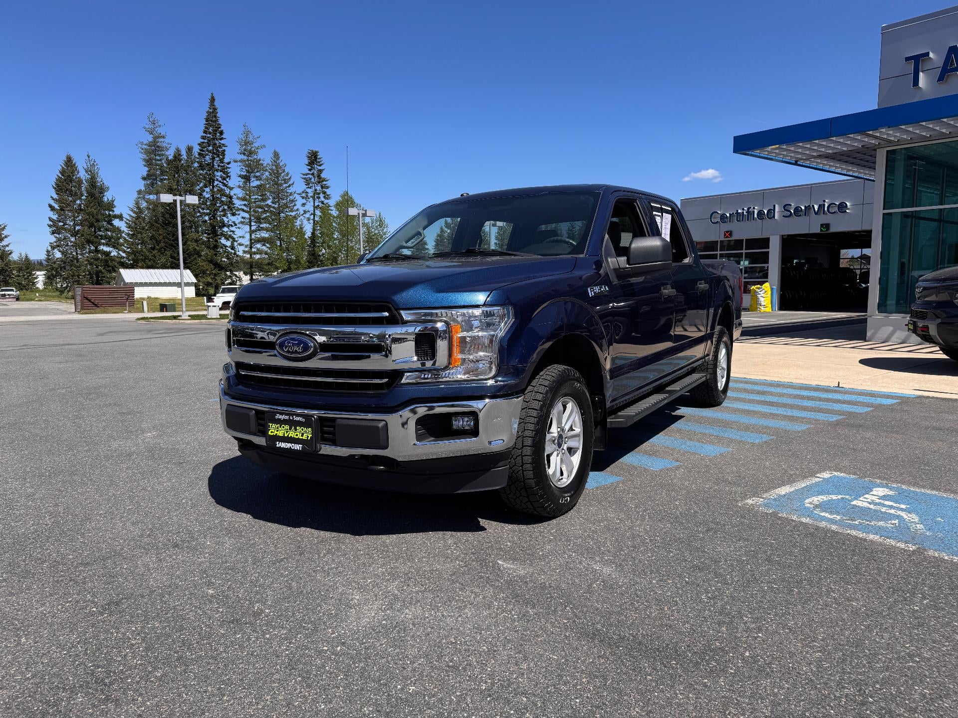 2018 Ford F-150 XLT / CREW / 5.0 LITER V8 / SHORT BOX / LOCAL TRADE