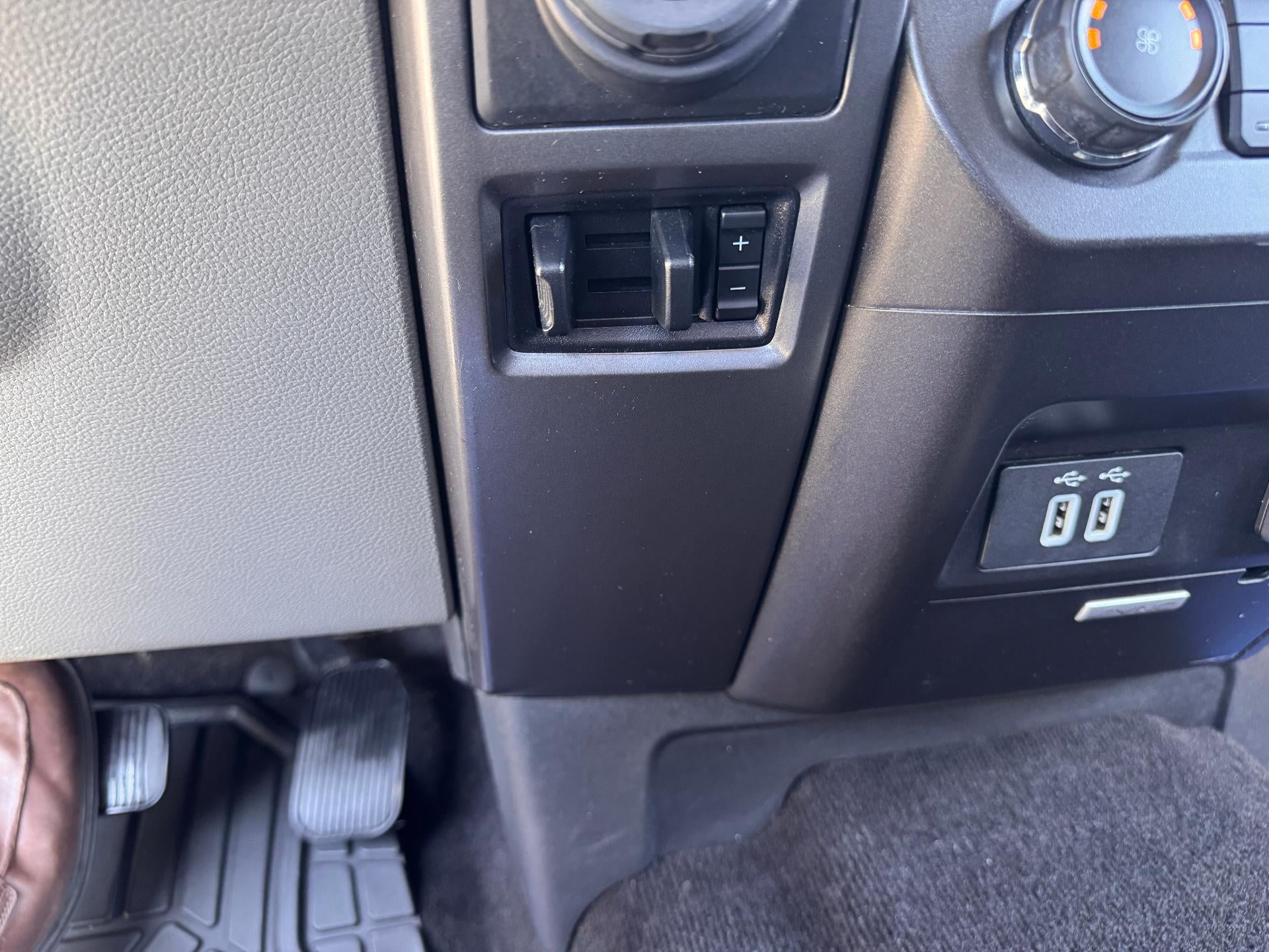 2018 Ford F-150 XLT / CREW / 5.0 LITER V8 / SHORT BOX / LOCAL TRADE