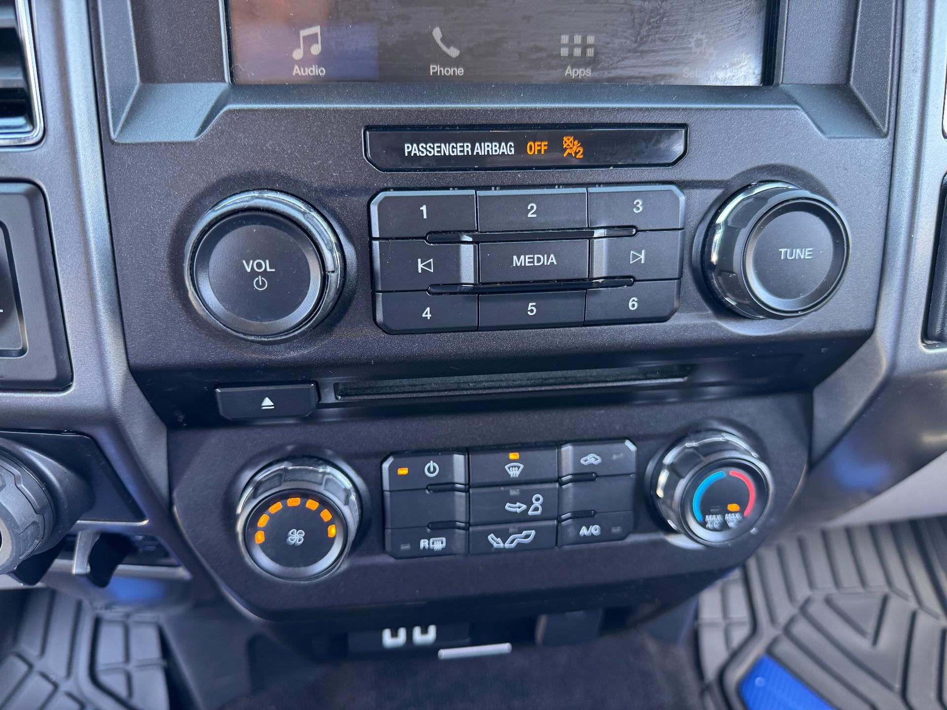 2018 Ford F-150 XLT / CREW / 5.0 LITER V8 / SHORT BOX / LOCAL TRADE