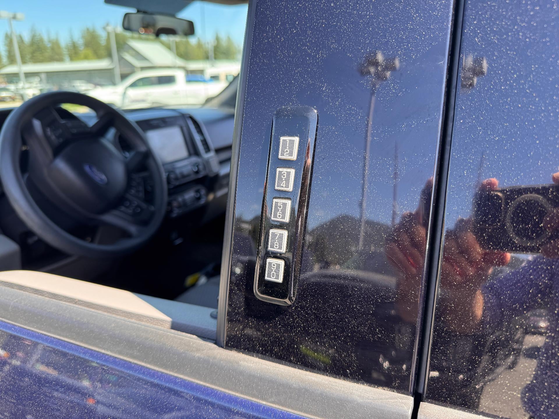 2018 Ford F-150 XLT / CREW / 5.0 LITER V8 / SHORT BOX / LOCAL TRADE