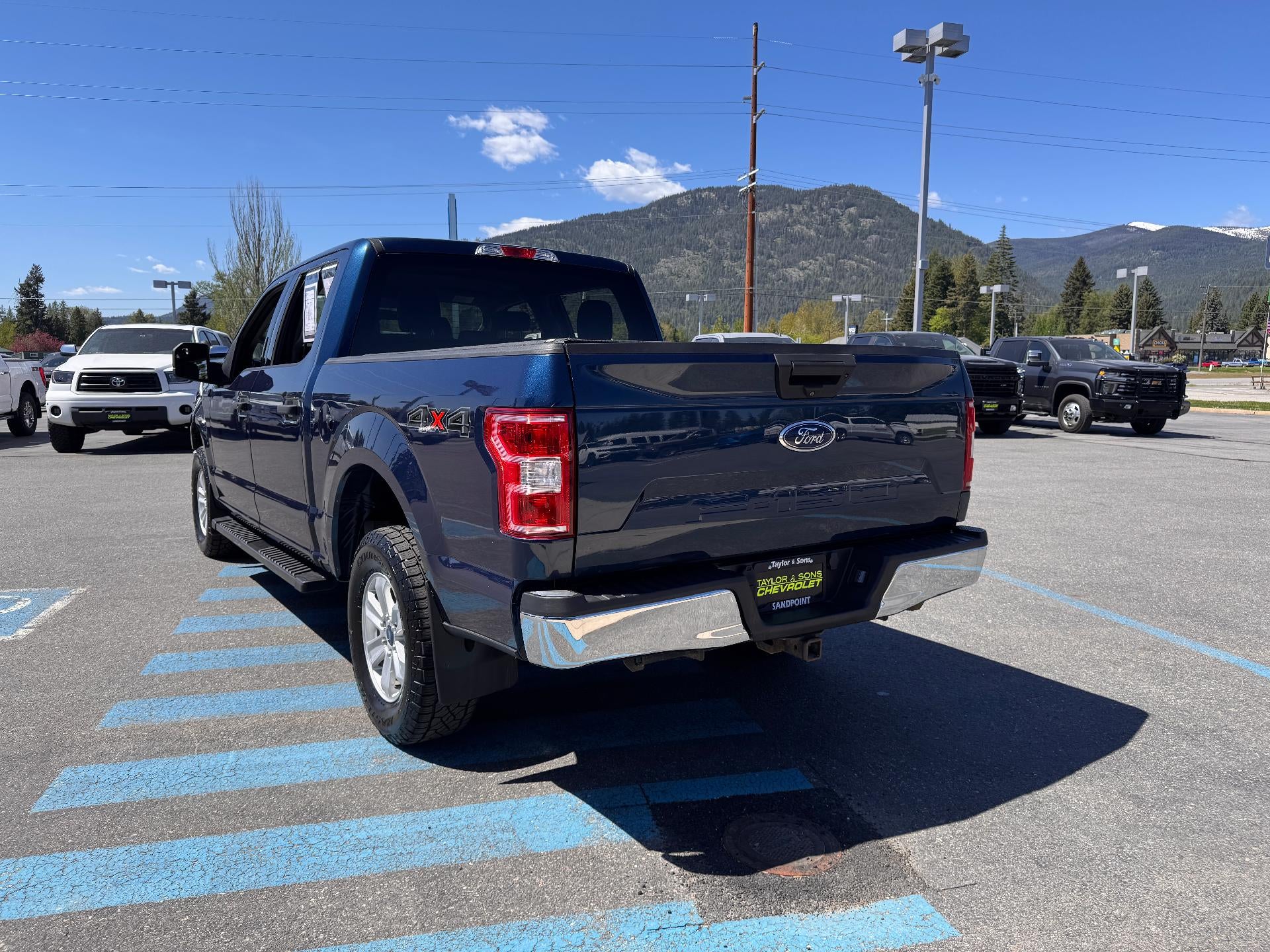 2018 Ford F-150 XLT / CREW / 5.0 LITER V8 / SHORT BOX / LOCAL TRADE