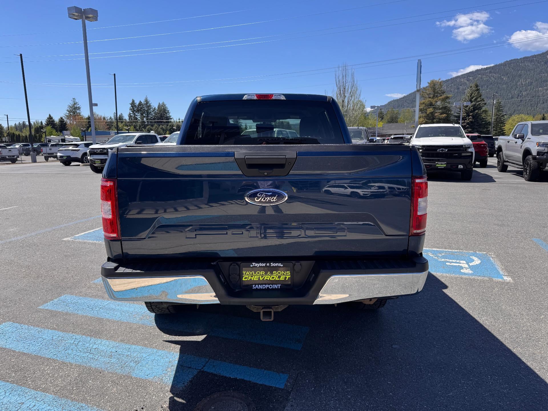 2018 Ford F-150 XLT / CREW / 5.0 LITER V8 / SHORT BOX / LOCAL TRADE