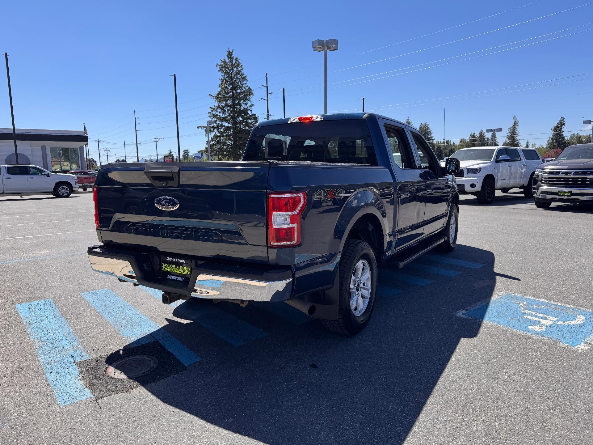2018 Ford F-150 XLT / CREW / 5.0 LITER V8 / SHORT BOX / LOCAL TRADE