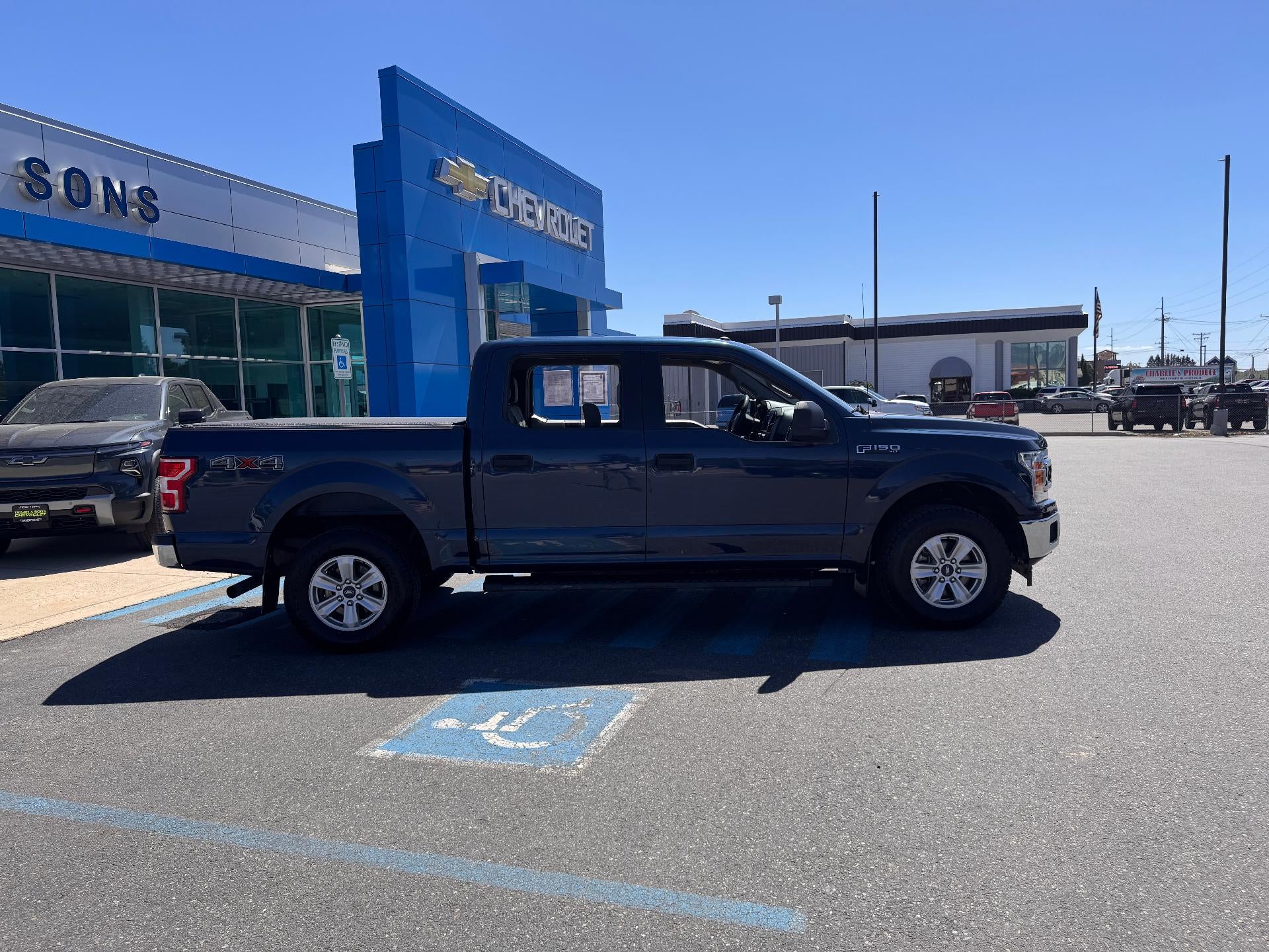 2018 Ford F-150 XLT / CREW / 5.0 LITER V8 / SHORT BOX / LOCAL TRADE