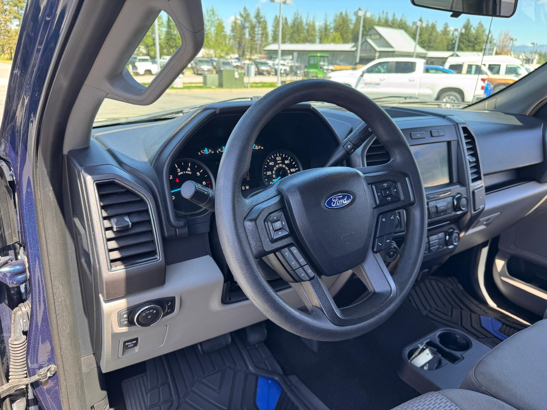 2018 Ford F-150 XLT / CREW / 5.0 LITER V8 / SHORT BOX / LOCAL TRADE