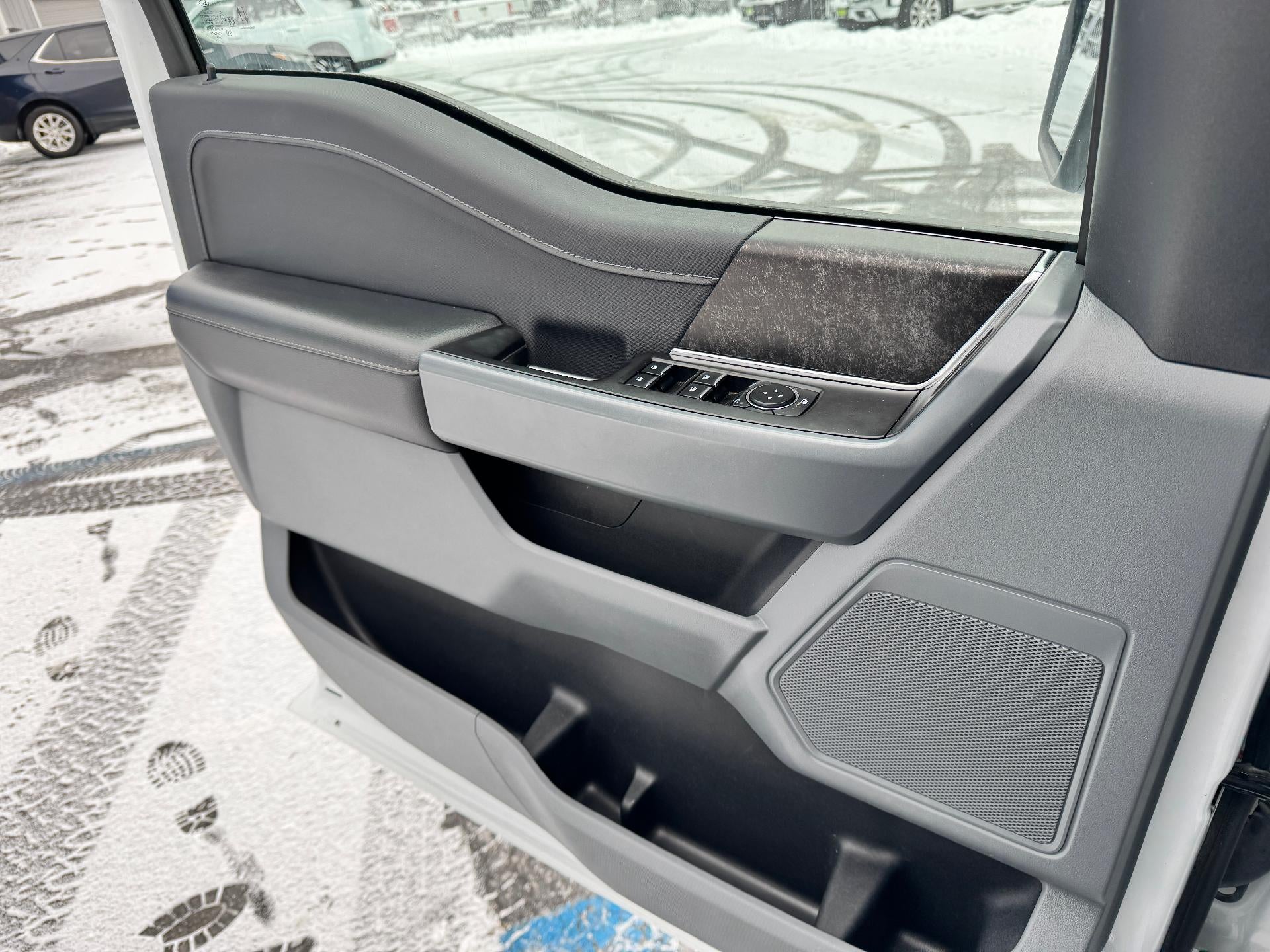 2023 Ford F-150 XLT / SUPERCREW / 2.7 ECOBOOST / SHORT BOX / WARRANTY / 30K MILES