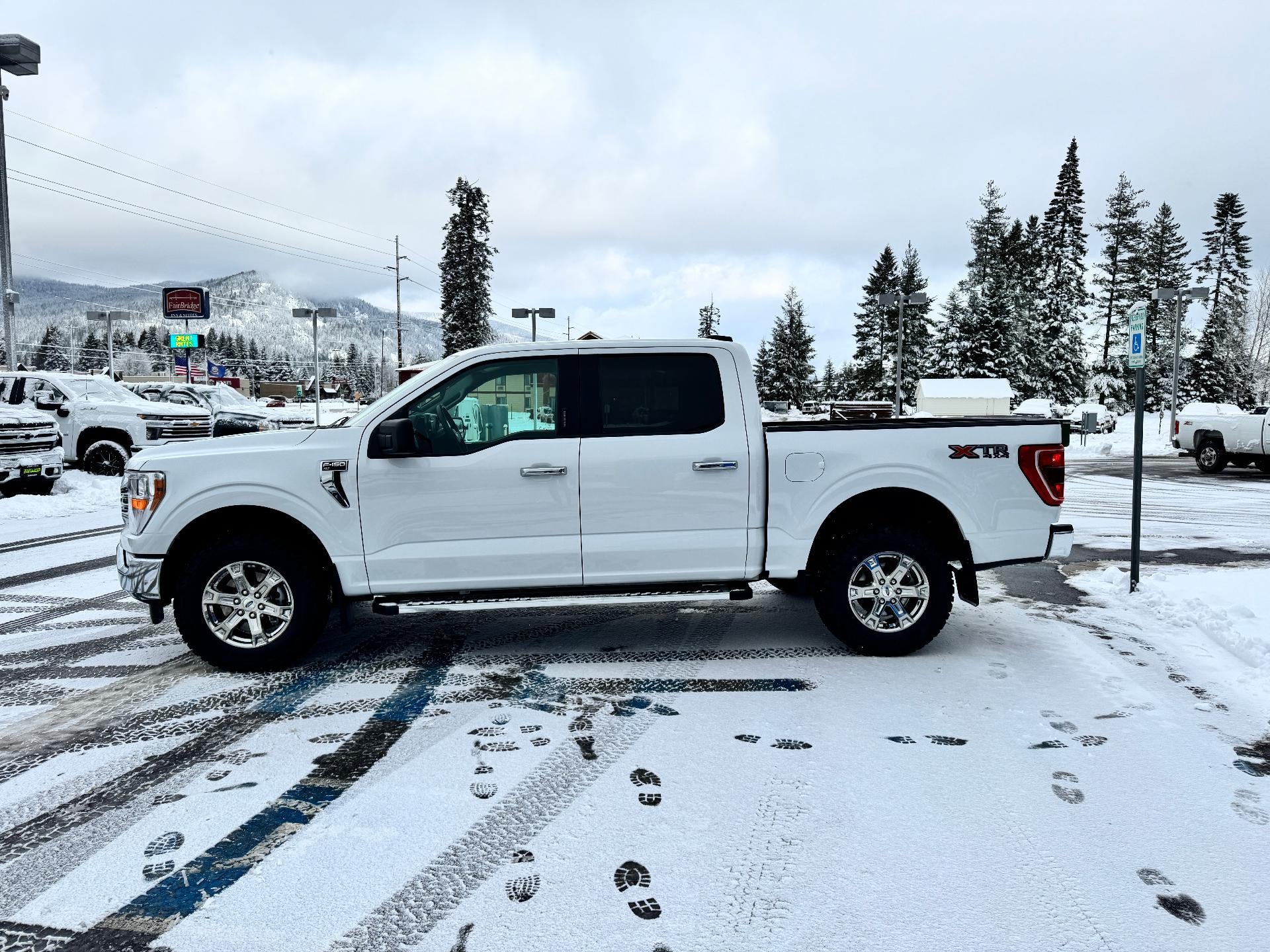 2023 Ford F-150 XLT / SUPERCREW / 2.7 ECOBOOST / SHORT BOX / WARRANTY / 30K MILES