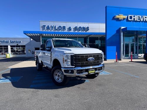 2024 Ford Super Duty F-350 SRW XL / REGULAR CAB / 6.8 LITER GAS V8 / LONG BOX / 1 OWNER / 26K MILES