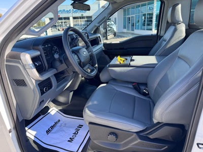 2024 Ford Super Duty F-350 SRW XL / REGULAR CAB / 6.8 LITER GAS V8 / LONG BOX / 1 OWNER / 26K MILES