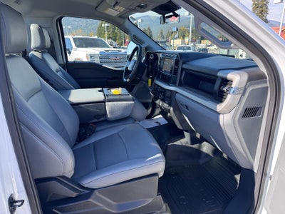 2024 Ford Super Duty F-350 SRW XL / REGULAR CAB / 6.8 LITER GAS V8 / LONG BOX / 1 OWNER / 26K MILES
