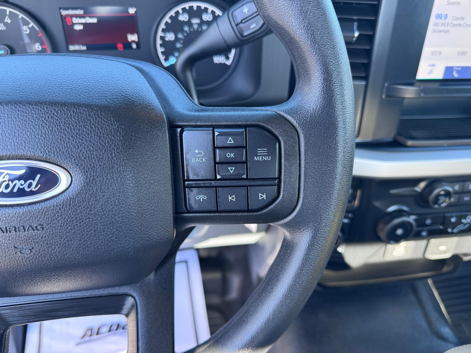 2024 Ford Super Duty F-350 SRW XL / REGULAR CAB / 6.8 LITER GAS V8 / LONG BOX / 1 OWNER / 26K MILES
