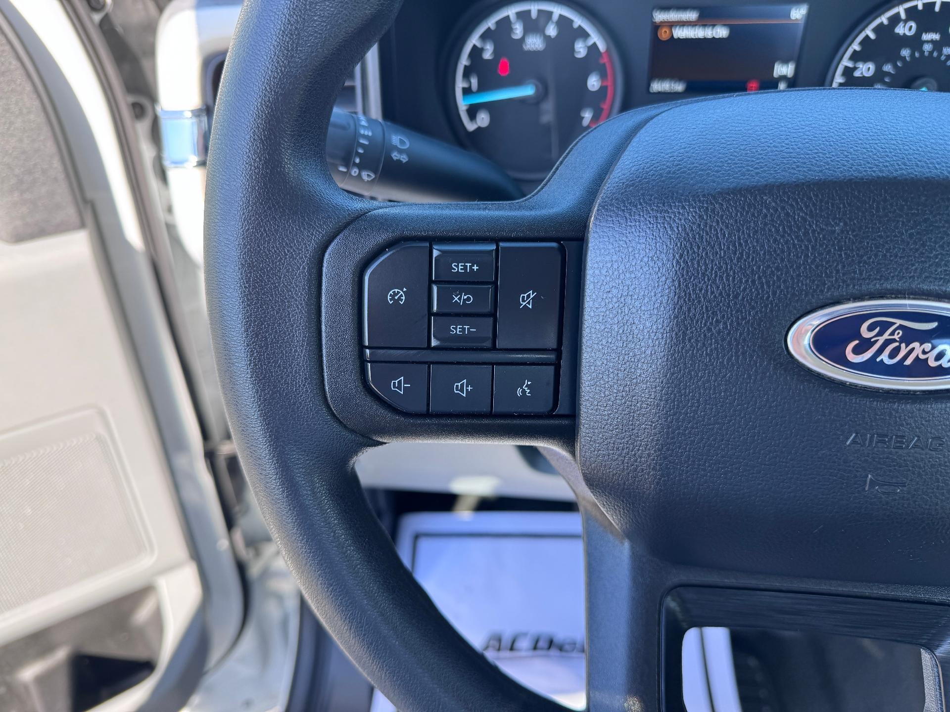 2024 Ford Super Duty F-350 SRW XL / REGULAR CAB / 6.8 LITER GAS V8 / LONG BOX / 1 OWNER / 26K MILES