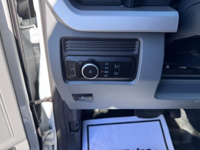 2024 Ford Super Duty F-350 SRW XL / REGULAR CAB / 6.8 LITER GAS V8 / LONG BOX / 1 OWNER / 26K MILES